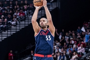 巴图姆生涯三分命中数追平比卢普斯 上升至NBA历史第29位 配图