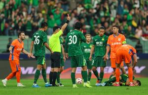 自2017年以来,泰山中超主场对阵国安保持六场不败且零失球 配图