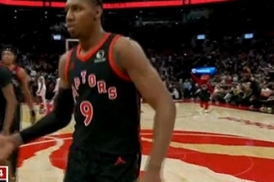 大举反击！巴雷特三分命中 猛龙轰出13-2反超太阳 配图