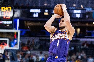 布克生涯第228场砍下30+超越大梦&摩西·马龙 和威少&浓眉并列 配图