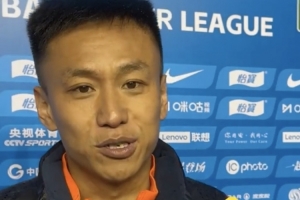 张弛：有这样一个退役仪式很幸福，无论在哪我永远是泰山队的孩子 配图