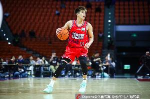 媒体人：20多岁的小崔用了14个月康复 艾伦康复必然是漫长的过程 配图