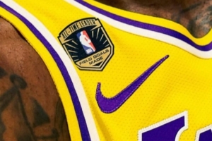 詹姆斯转发！保罗·里维拉晒老詹球衣特制补丁：祝贺你大兄弟 配图