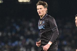 罗马诺:麦克托米奈可能回曼联的传闻不实,那不勒斯已在谈续约 配图