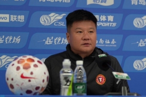 中超第2轮赛后新闻发布会上,主教练李金羽对本场比赛进行了总结 配图