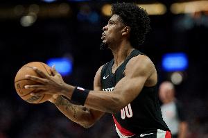 神准！亨德森过去3场场均23.3分 三分命中率59.1%&总正负值+38 配图