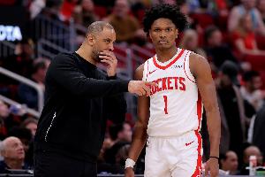 乌度卡谈阿门三分3中2:希望他能空切就空切 时间不多就自信出手 配图