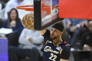 全员得分！骑士13名球员全部登场 都有得分入账 配图