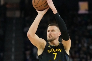 勇士生涯最佳一役！波尔津吉斯16中7 拿下20分4板2助2断1帽难救主 配图