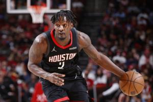 火箭4年5270.5万引援输麻了?芬尼-史密斯近2场6中1 一共只得3分 配图