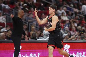 乌度卡谈谢泼德手感回暖:他的自信没动摇过 一直在做正确的事情 配图