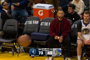 邪了门了！勇士一场比赛伤退3个人 板凳席仅剩2.5人 配图