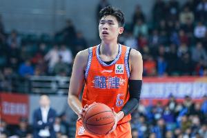 赶快调整状态！邹阳全场没有手感 出战34分钟8中2&三分5中1 配图