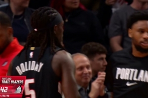 18分劣势瞬间抹平！开拓者轰出一波20-0反超比分打停爵士 配图