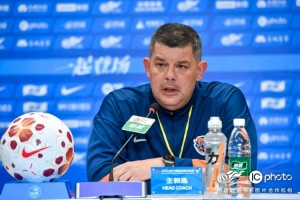 米兰：赛季开始两个客场没法改变，我们踢完第一场一直在昆明备战 配图