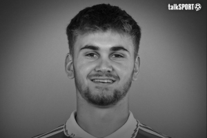 TA:去世的前阿森纳青训球员的家属受默特萨克邀请观看枪手比赛 配图