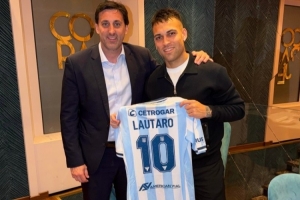 劳塔罗社媒晒与米利托合照:见到你很高兴! 配图