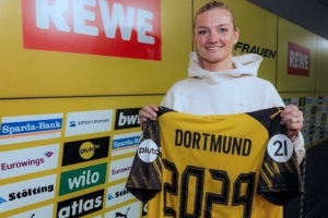 官方：多特蒙德女足签下德国女足名将波普，签约至2029年 配图