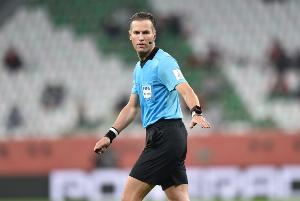 官方:荷兰裁判组执法阿森纳VS勒沃库森,主裁判为名哨马克列 配图