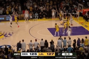 实在太难了！小哈达威接球超远绝杀三分球不中 配图