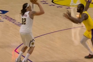 辕门射戟！阿隆·戈登底角拿球 面对艾顿颜射三分打停湖人 配图