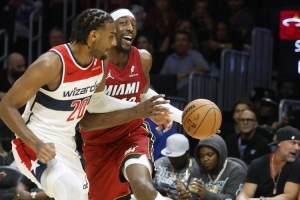 阿德巴约:要怪就怪奇才的教练 我拿30分了他们都不包夹我 配图