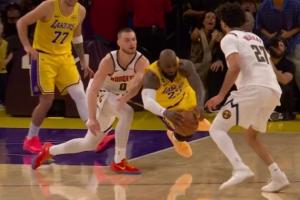 泪目！41岁詹姆斯鱼跃飞扑 终于形成了争球！ 配图