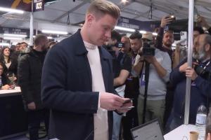 尴尬!特尔施特根抵达巴萨主席投票现场,结果发现自己没有投票权 配图