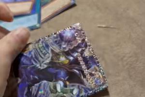 最惨一剪没！玩家失手剪坏价值25万元的卡：直接疯了 配图