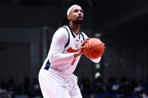 萨林杰:这是艰难的比赛 我们有很多空位投篮的机会 但就是投不进 配图