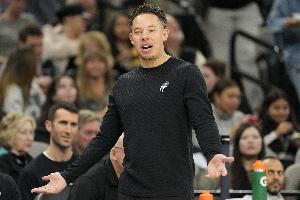 米奇·约翰逊:近几场面对强队 我们感受到了那种竞争力 这很重要 配图