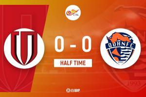 半场-成都蓉城暂0-0青岛海牛 罗慕洛、韦世豪中柱 韦林顿失良机 配图