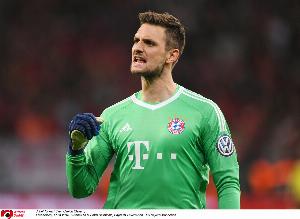 踢球者:乌尔赖希将伤缺约6周,拜仁甚至可能被迫启用16岁门将 配图