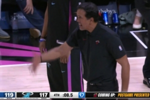 这又怎么说？魔术开不出球赶紧暂停 斯波疯狂比手势表示这不5秒？ 配图