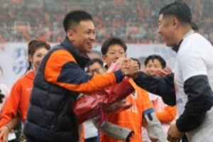 张弛退役韩鹏送祝福:上半场结束下半场同样精彩,送战友 配图