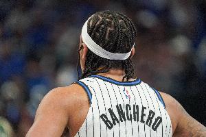 班凯罗谈险胜：我们多次陷入胶着局面已经适应 球队仍有紧迫感 配图