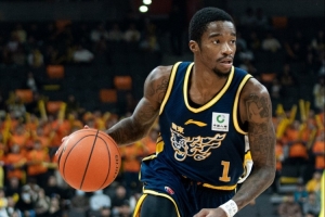 京媒：广东缺赵继伟这样稳定军心的大哥 萨姆纳完全带不动队友 配图