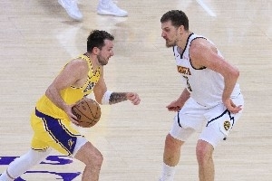 30+三双谁最多?第一遥不可及 东欧双胖来势汹汹 威詹登字乔在列 配图