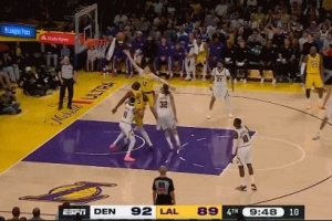 这球有点帅！艾顿“戈塔特式”掩护 拉拉维亚慢三步轻松单臂挑篮 配图