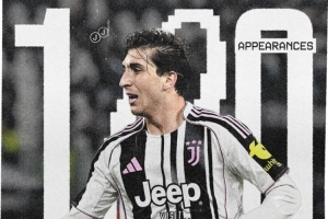 米雷蒂百场！尤文晒海报：祝贺米雷蒂代表尤文图斯出战100场比赛 配图