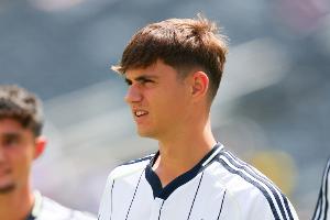 阿瓜多:无法描述西甲首秀的感觉,会把这件球衣挂在卧室装裱起来 配图