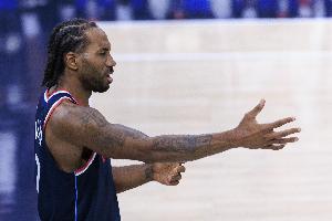 老是你!德罗赞今日两次把小卡打回更衣室 第二次后者直接退赛了 配图