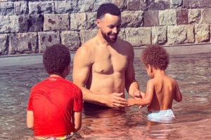 库里生日！阿耶莎：祝我最爱的人生日快乐 你是我最喜欢的一切！ 配图