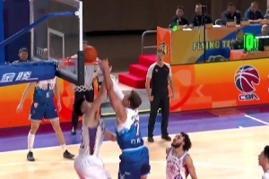 强力内线！门内加替补11中7拿下16分7板3助 各种冲筐暴扣 配图