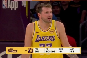 卢卡绝杀掘金：湖人有季后赛氛围了？ 配图