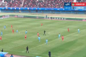 错失良机！姆布拉半单刀角度稍正被门将扑出 配图