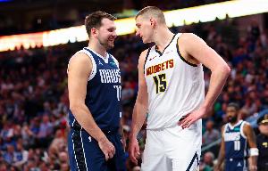 同砍三双!三节打完东契奇22分11板10助 约基奇22分12板11助 配图