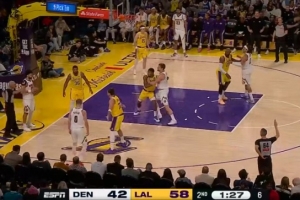 苦苦支撑！约基奇持球强攻 转身打中并造东契奇犯规加罚也有 配图