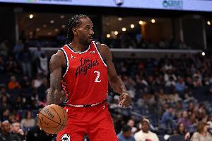 不要有大事呀!小卡两次受伤&末节伤退 出战26分钟砍31分6板2断 配图