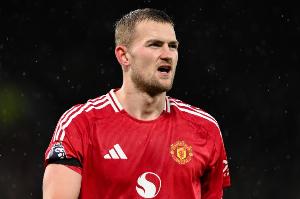 煎熬!英媒:德里赫特背伤反复已经伤缺3个多月,几次复出都失败 配图